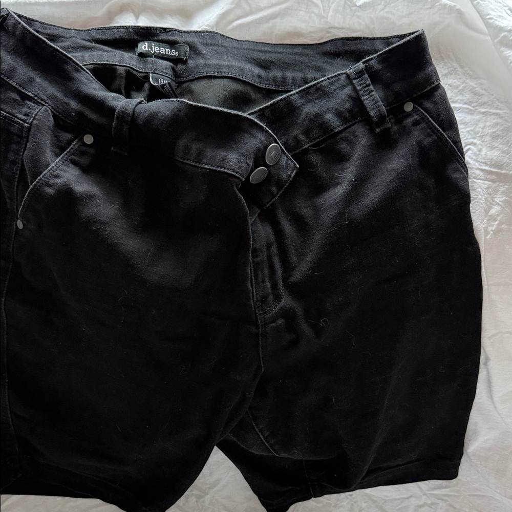 d. jeans Classic Black Denim Shorts
